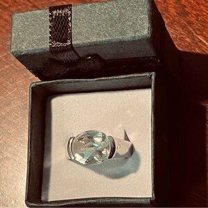 Elegant 925 Silver Ring with Clear Gemstone